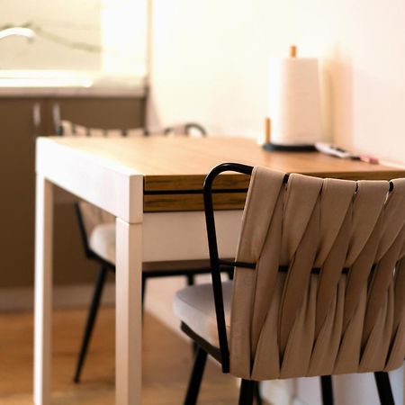 Colorful Comfy Condo Central Τίρανα Εξωτερικό φωτογραφία