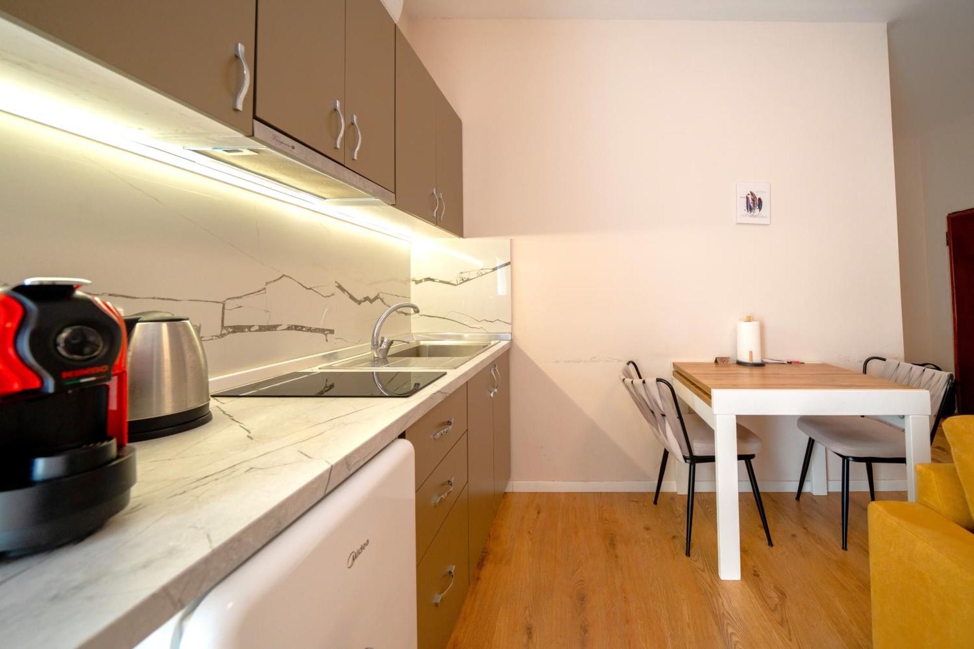 Colorful Comfy Condo Central Τίρανα Εξωτερικό φωτογραφία