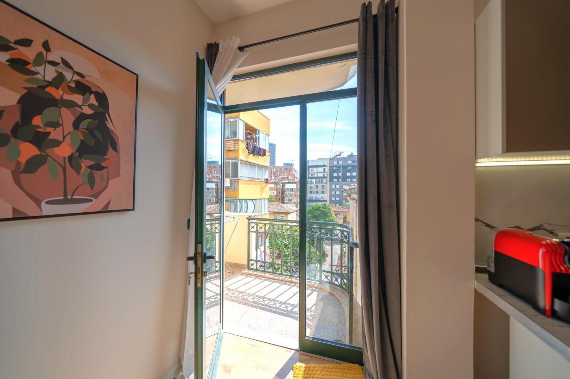 Colorful Comfy Condo Central Τίρανα Εξωτερικό φωτογραφία